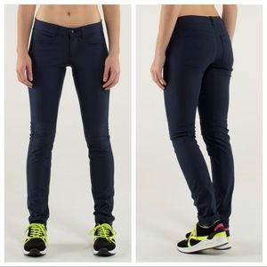 Lululemon Bust A Move Pant in Inkwell Sz 2